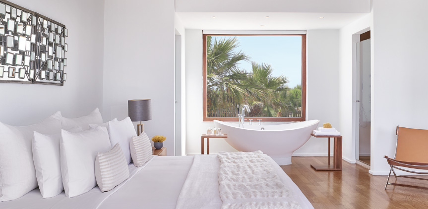 2-master-bedroom-in-royal-villa-with-bathtub